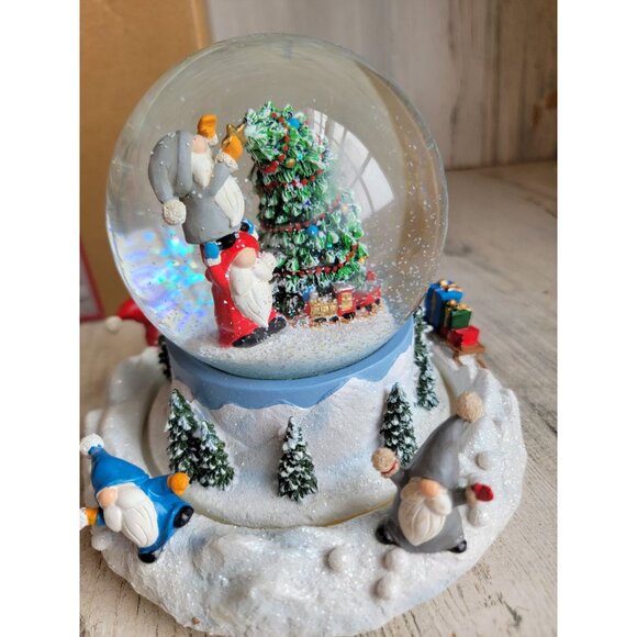 Roman Gittle dome Gnome snow globe wind up movement music Xmas - Picture 4 of 9